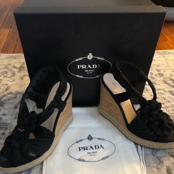Women’s 100%  Authentic Prada flower wedge size 38 - Picture 2 of 7